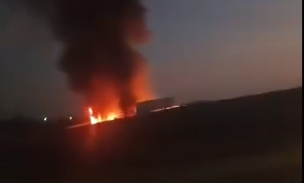 Incendio sorprende a vecinos en Almoloya de Juárez: la bodega de plásticos en llamas