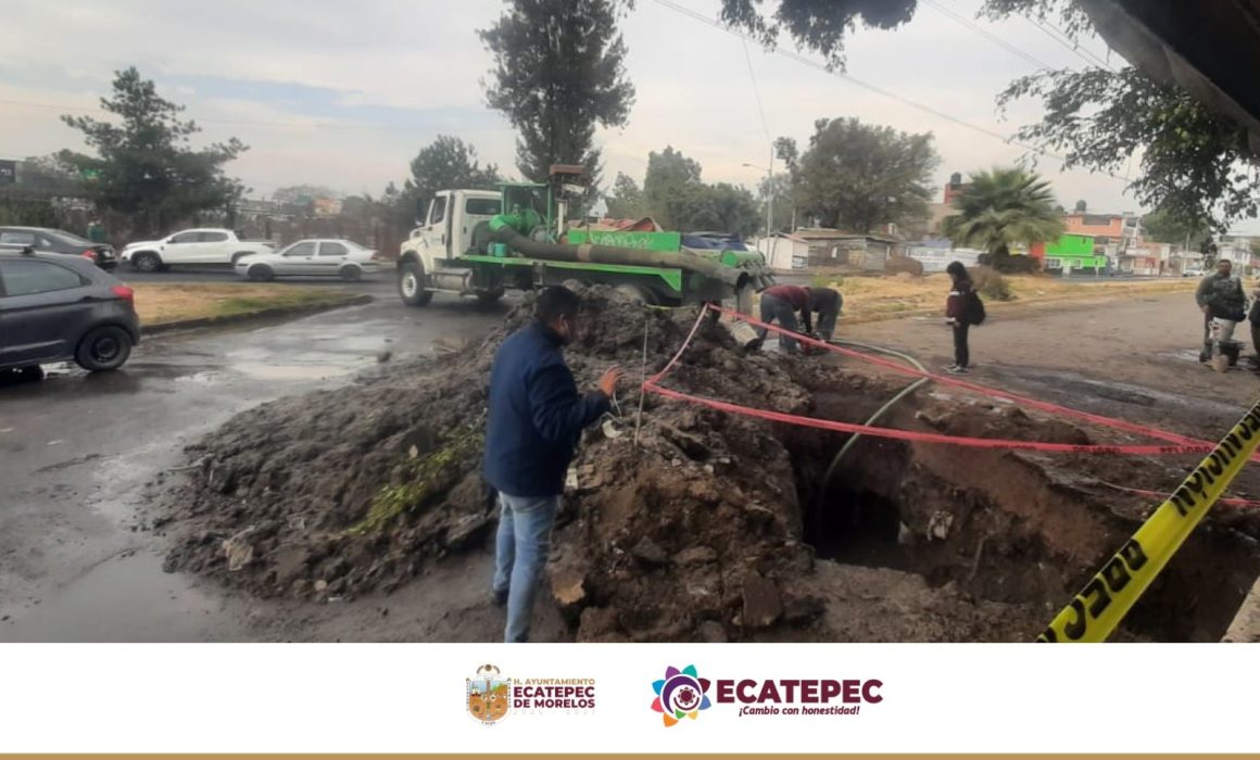 ¡Increíble fuga de agua en Ecatepec: miles de litros desperdiciados y calles inundadas!