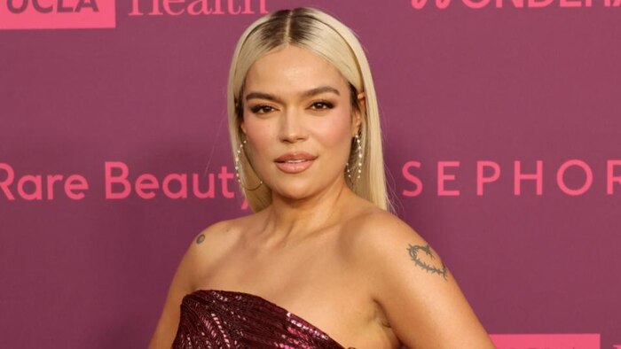 Karol G muestra su evolución en moda con 15 looks icónicos desde la urbanidad hasta la alta costura