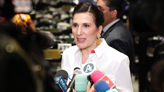 Kenia López Rabadán pide a Sergio Mayer actuar con ética tras pedir licencia para participar en La Casa de los Famosos