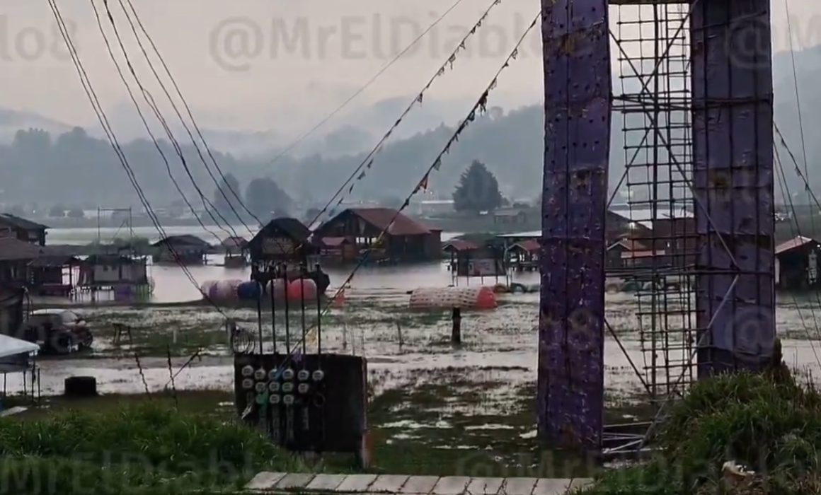 Lluvias causan inundaciones en La Marquesa y retrasos en la México-Toluca