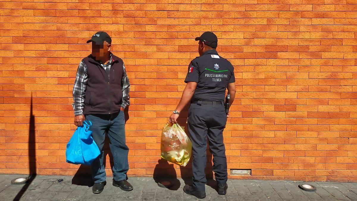 Más de 140 personas en Toluca son arrestadas o multadas por tirar basura en la vía pública