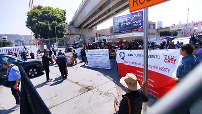 Maestros de la CNTE cierran cruce en Tijuana en medida de protesta