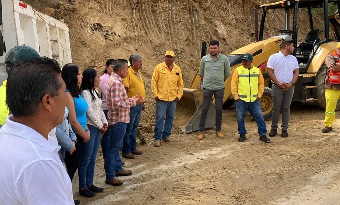 Mejoran la conectividad en Amatepec con obras en carretera clave