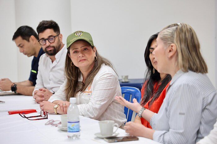 Ministra de Transporte implementa plan de emergencia en el puerto de Buenaventura con operación 24/7 y monitoreo permanente