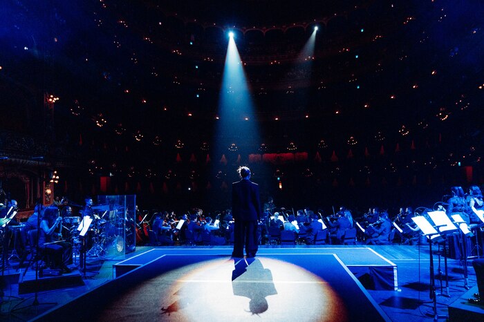 Nicki Nicole ofrece en el Teatro Colón un espectáculo sinfónico que marca un hito en su carrera