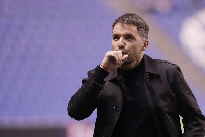 Nicolás Larcamón confía en la plantilla de Cruz Azul para competir en Liga MX y Concachampions