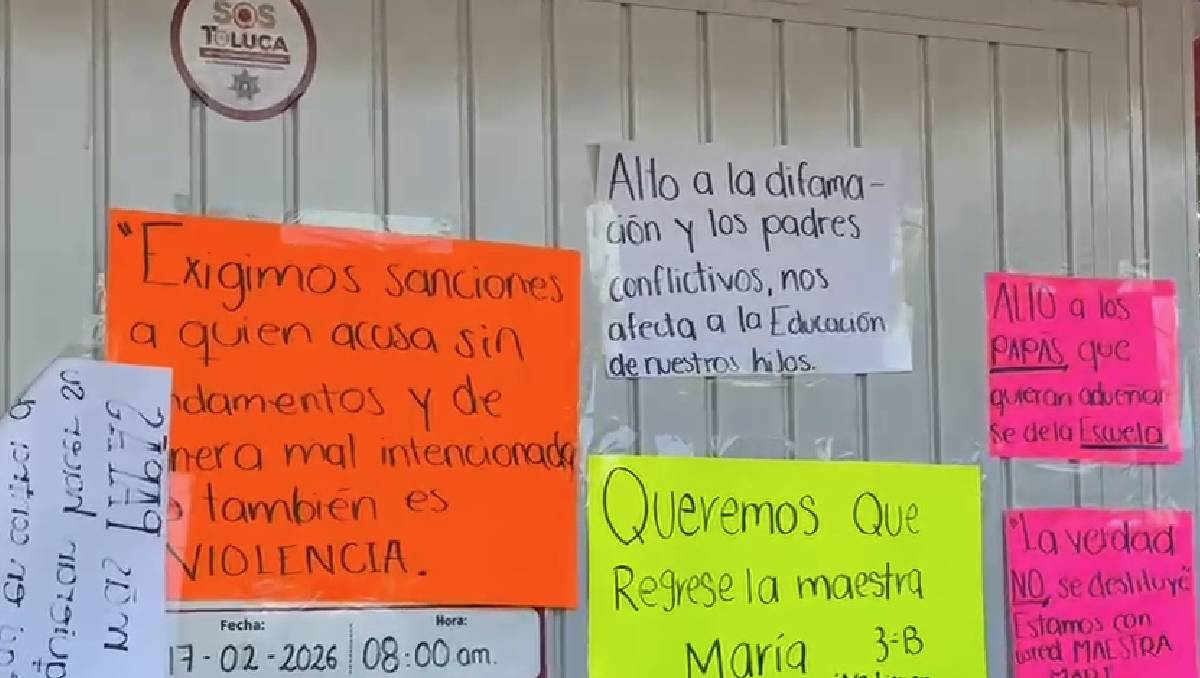 Padres de familia en Toluca exigen restitución de maestra suspendida por denuncia de acoso escolar