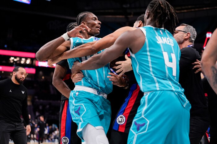 Pelea masiva en la NBA: cuatro jugadores expulsados tras enfrentamiento violento entre Pistons y Hornets