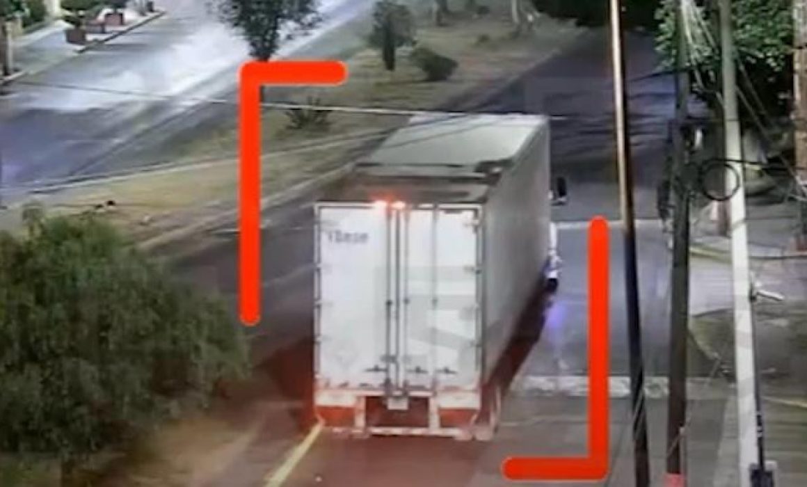 ¡Persecución épica en Ecatepec! Aseguran tractocamión y detienen a 4 sospechosos ligados a robos violentos