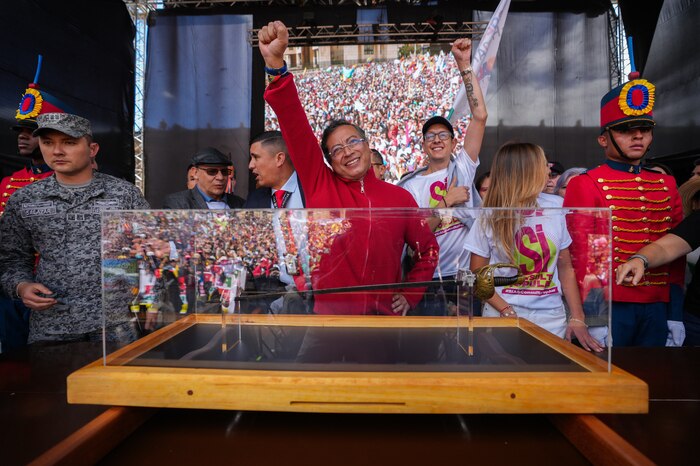 Petro convoca marchas en Colombia contra suspensión del aumento del salario mínimo de 2026