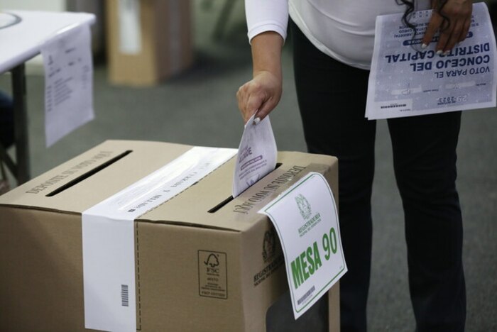 Petro cuestiona posible fraude en elecciones del 8 de marzo; MOE explica funcionamiento del sistema electoral colombiano