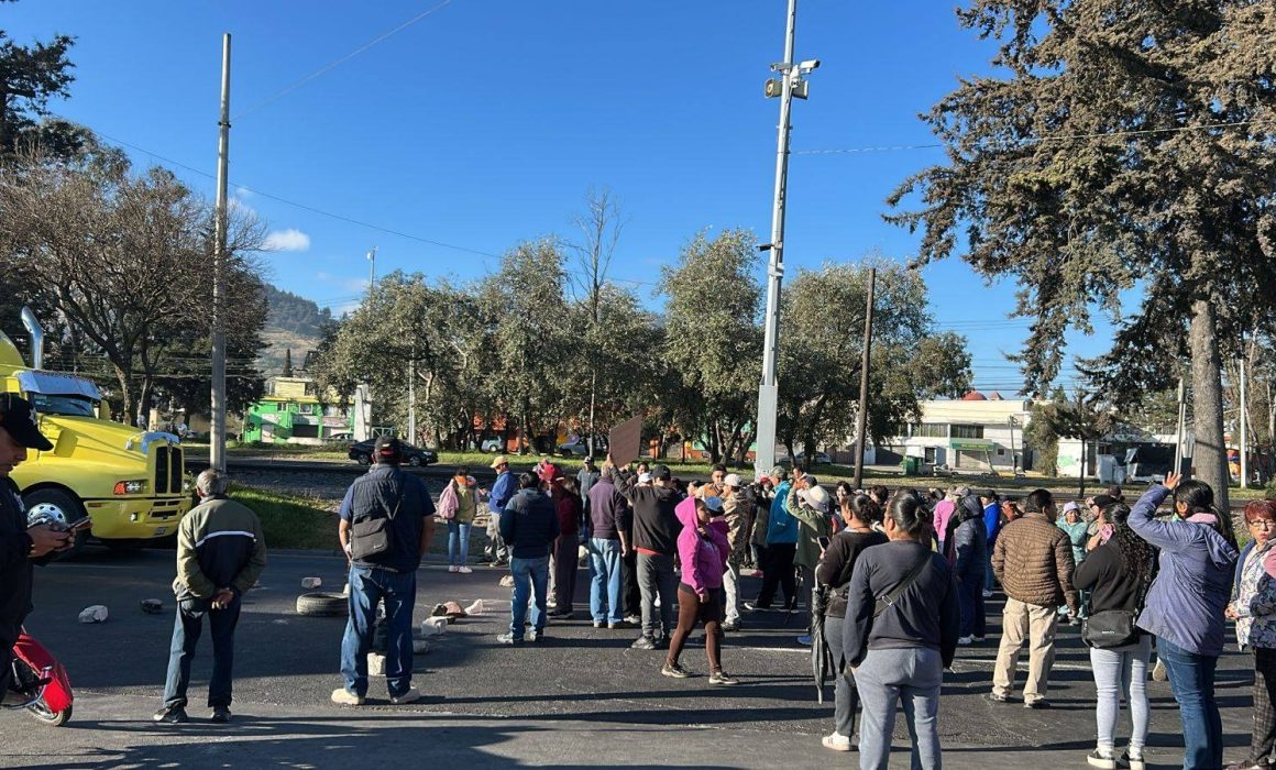 ¿Por qué cientos de habitantes de Toluca bloquearon la carretera para exigir agua potable?