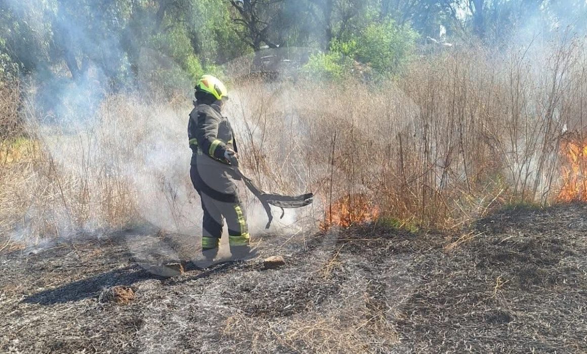 Protección Civil de Cuautitlán Izcalli sofoca incendios en pastizal y transporte sin lesionados