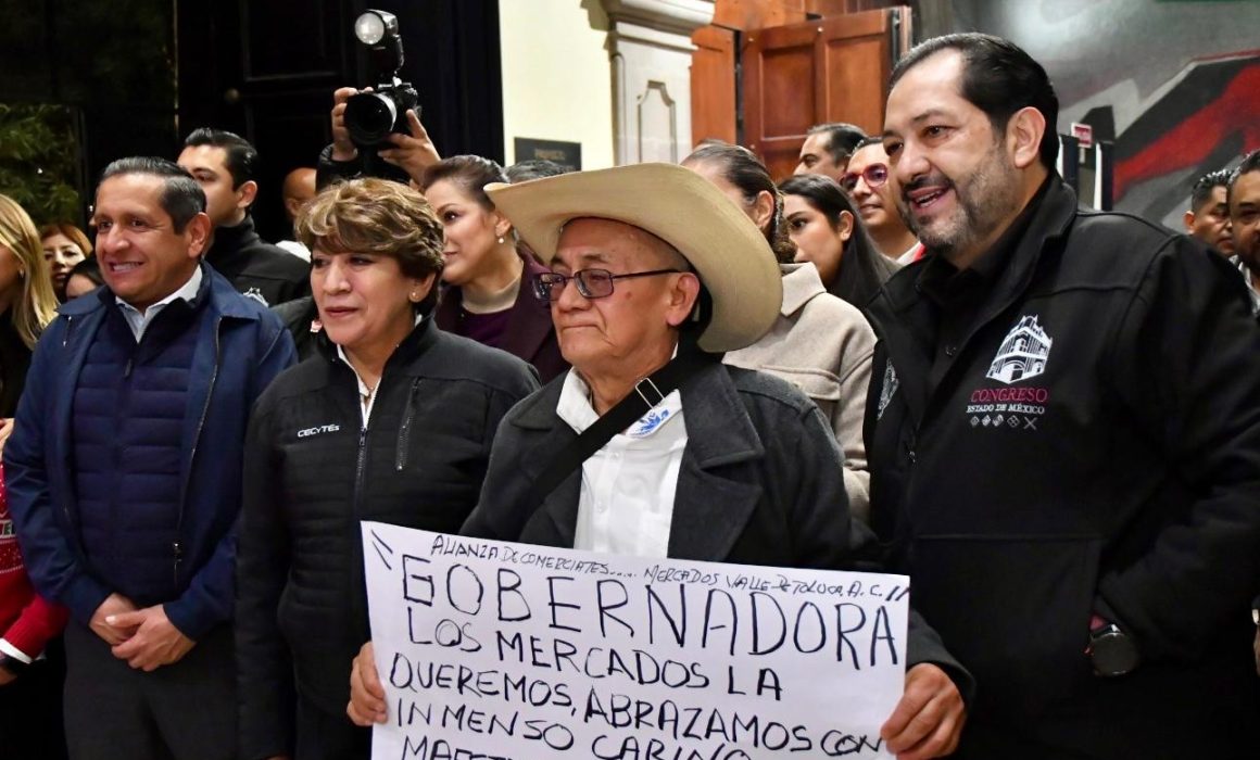 ¿Qué descubrió Delfina Gómez en el encendido navideño del Congreso del Estado de México?