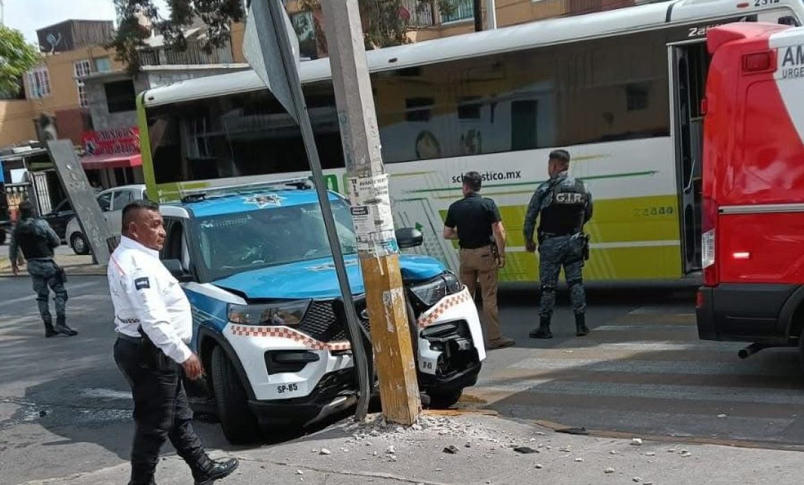 ¿Qué llevó a una patrulla de Metepec a estrellarse contra un poste en plena persecución?