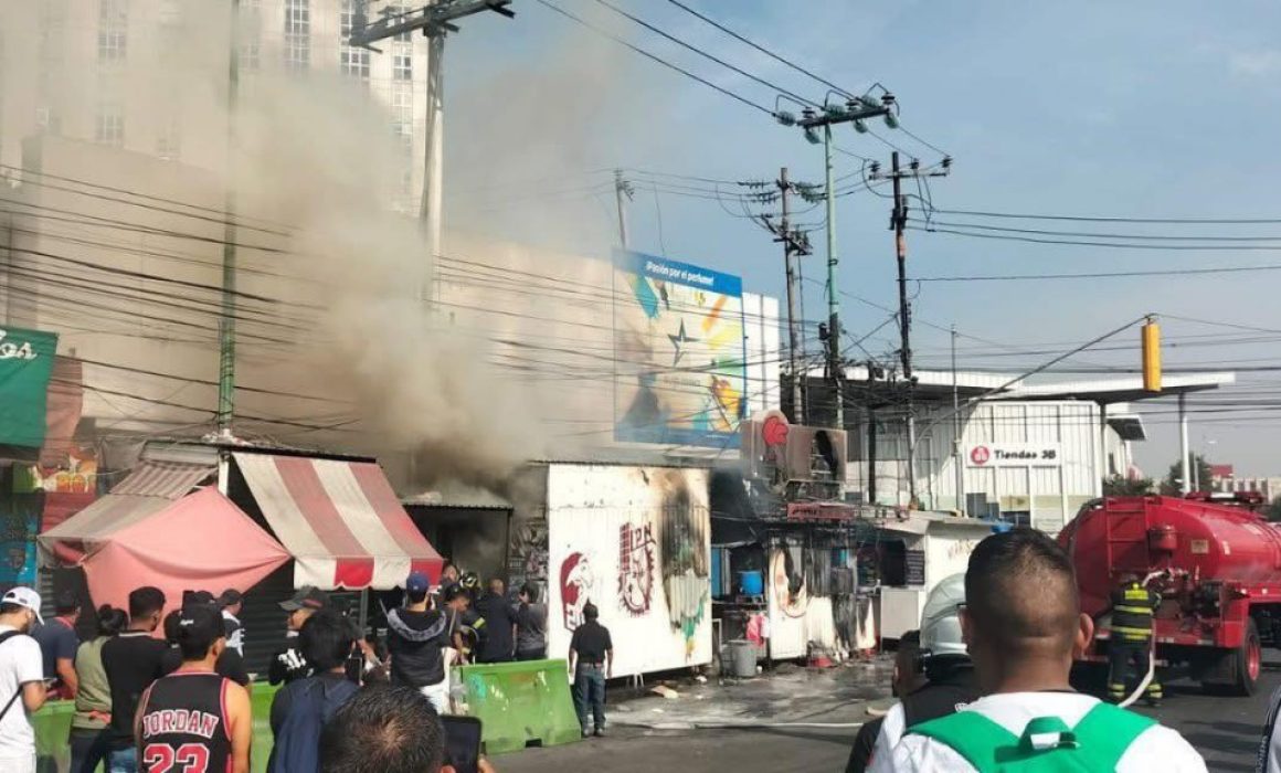 ¿Qué provocó el incendio que arrasó un puesto de comida en Naucalpan? La posible causa te sorprenderá