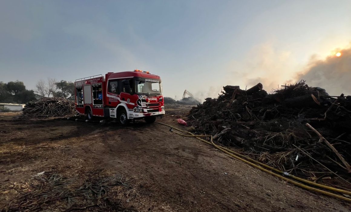 ¿Qué provocó el voraz incendio en la planta de composta de Cuautitlán Izcalli y cómo se logró detenerlo?