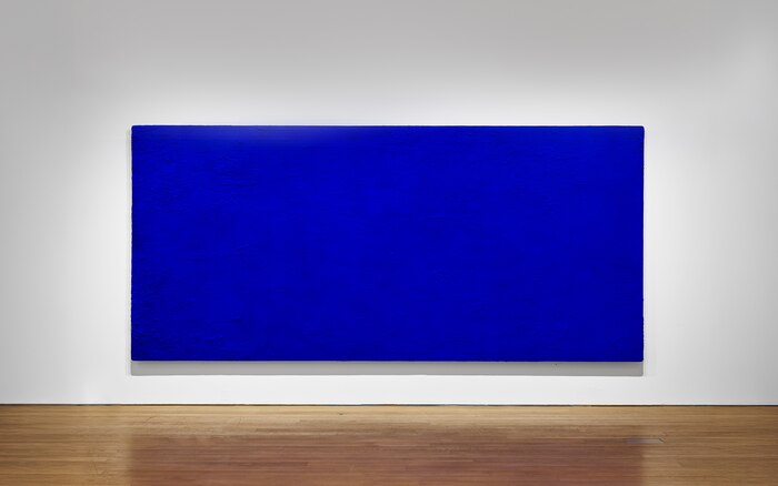 Récord histórico: Obra monumental de Yves Klein se vende por más de 21 millones de dólares
