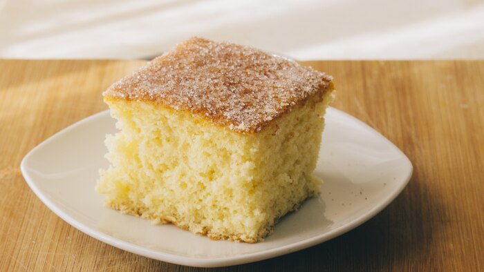 Receta fácil de bizcocho de yogur, el clásico de la repostería casera