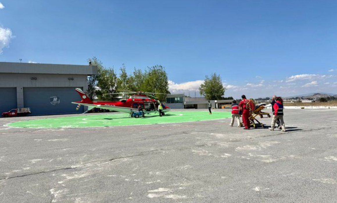 Relámpagos del Estado de México realiza traslado aéreo de emergencia para salvar a paciente con infarto en Toluca