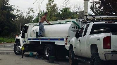 Residentes de Santa Elena en Cuautitlán rechazan envío de agua a comunidad vecina en crisis