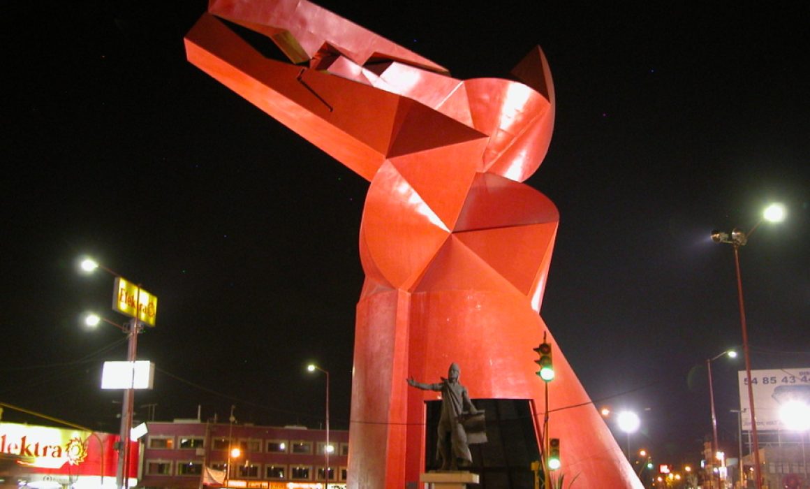 Restauran la escultura 'Coyote en Ayuno' en Nezahualcóyotl con respaldo del artista Enrique Carbajal