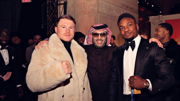 Saúl Álvarez asiste a la premiación de The Ring y habla sobre su recuperación y futuras peleas