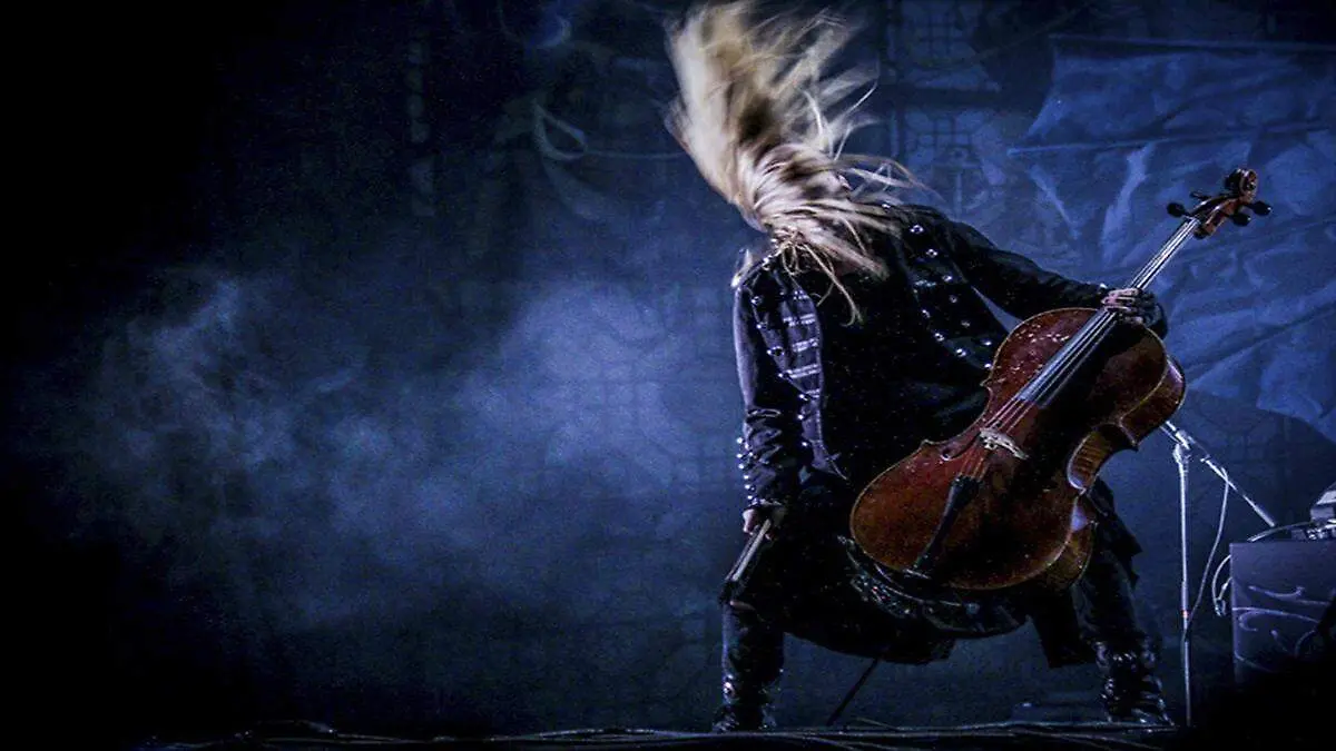 ¿Sabías que Apocalyptica combina la intensidad del metal con la elegancia de la música clásica? La historia detrás de su fundador, Eicca Toppinen