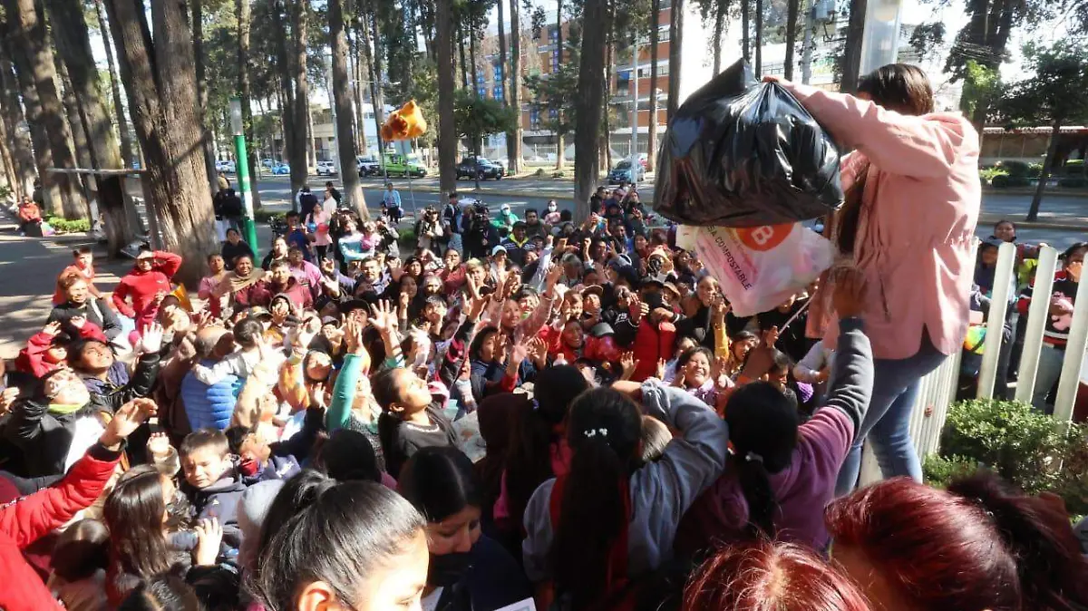 ¿Sabías que los Reyes Magos hicieron una parada inolvidable en Toluca? Descubre cómo llenaron de magia el Hospital para el Niño