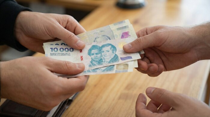 Salario promedio pretendido por argentinos en 2025 registra aumento del 34.66% y presenta diferencias por sector y género