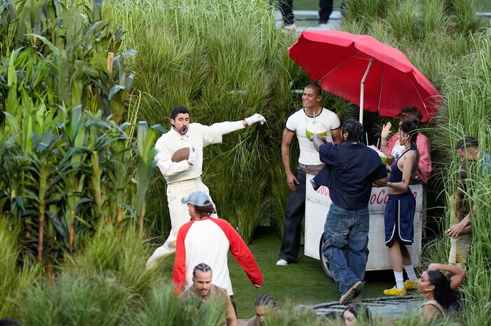 Salvadoreña que participó en el Super Bowl junto a Bad Bunny, símbolo de migración familiar y el sueño americano