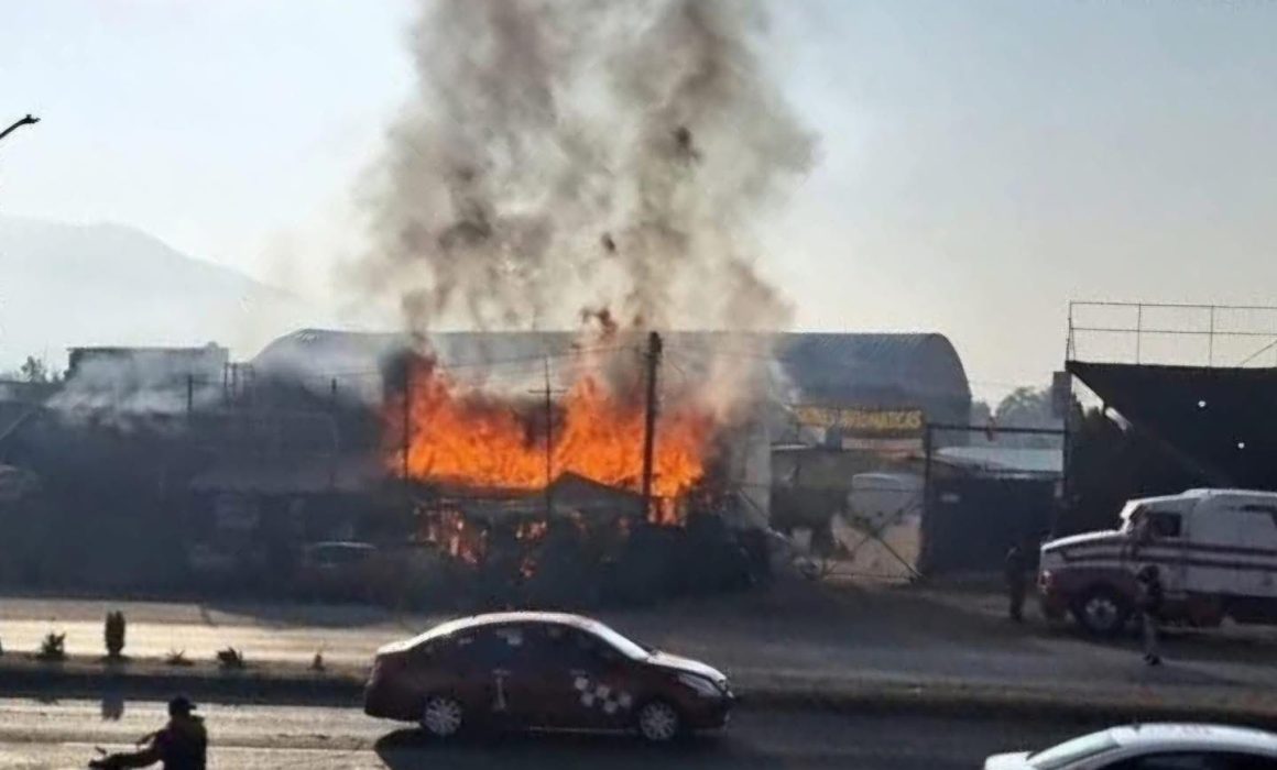 ¡Se Quema una Llantera en la Toluca-Naucalpan y Deja a Todos Impactados! ¿Qué Revelan las Autoridades?