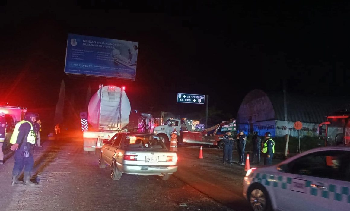 Se reabre tramo de carretera en Atlacomulco tras trágico choque entre tren y autobús que dejó 10 muertos