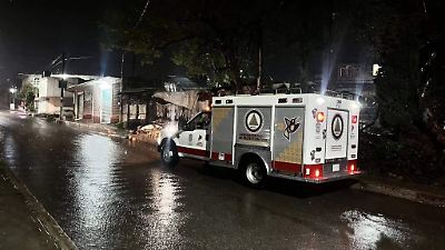 Tormenta provoca inundaciones y daños en calles de Coyotepec