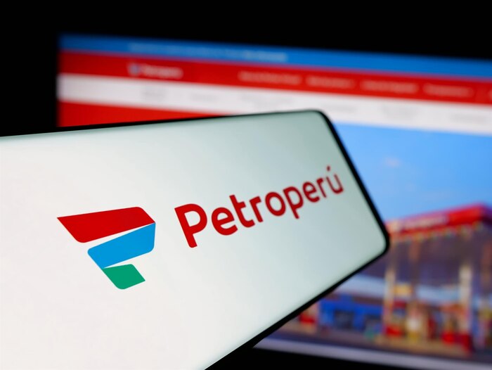 Trabajadores de Petroperú denuncian bloqueo de diálogo por parte de Elba Rojas en plena crisis de privatización