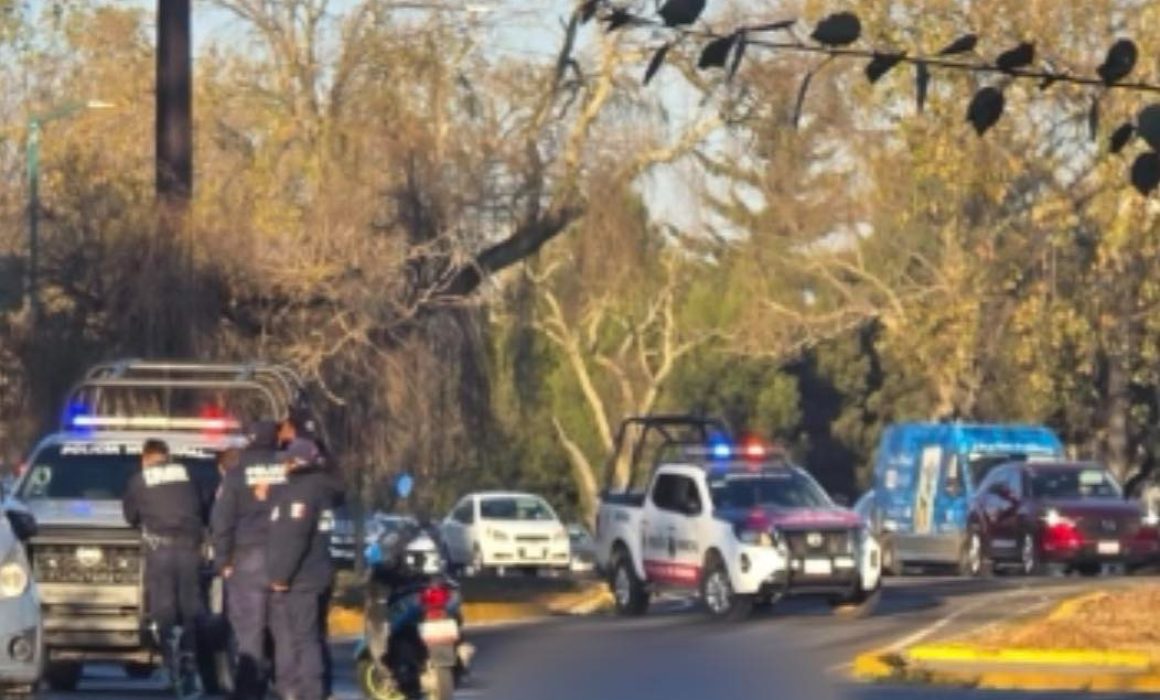 ¡Tragedia en Paseo Tollocan! Mujer muere tras perder control y derrapar en San Mateo Atenco
