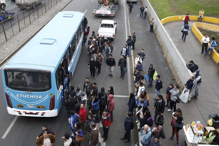 Transportistas de Lima evalúan posible paro para el 17 de febrero tras ola de violencia