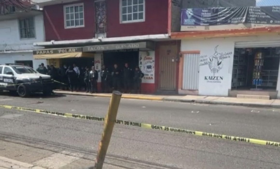 Tres hombres fallecen en ataque armado en puesto de tacos en Nicolás Romero