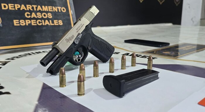 Tres hombres portaban arma de guerra en Merlo y fueron detenidos por circular con patente adulterada