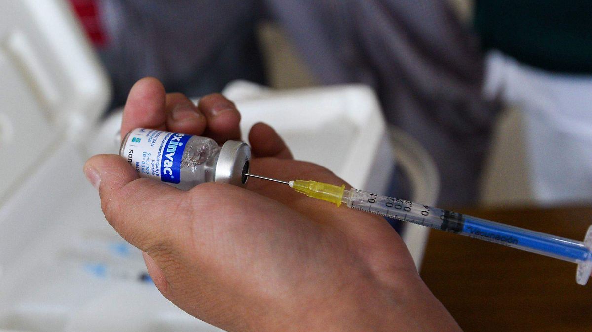 UAEMex realizará campaña de vacunación contra COVID-19 e influenza en Toluca para temporada invernal