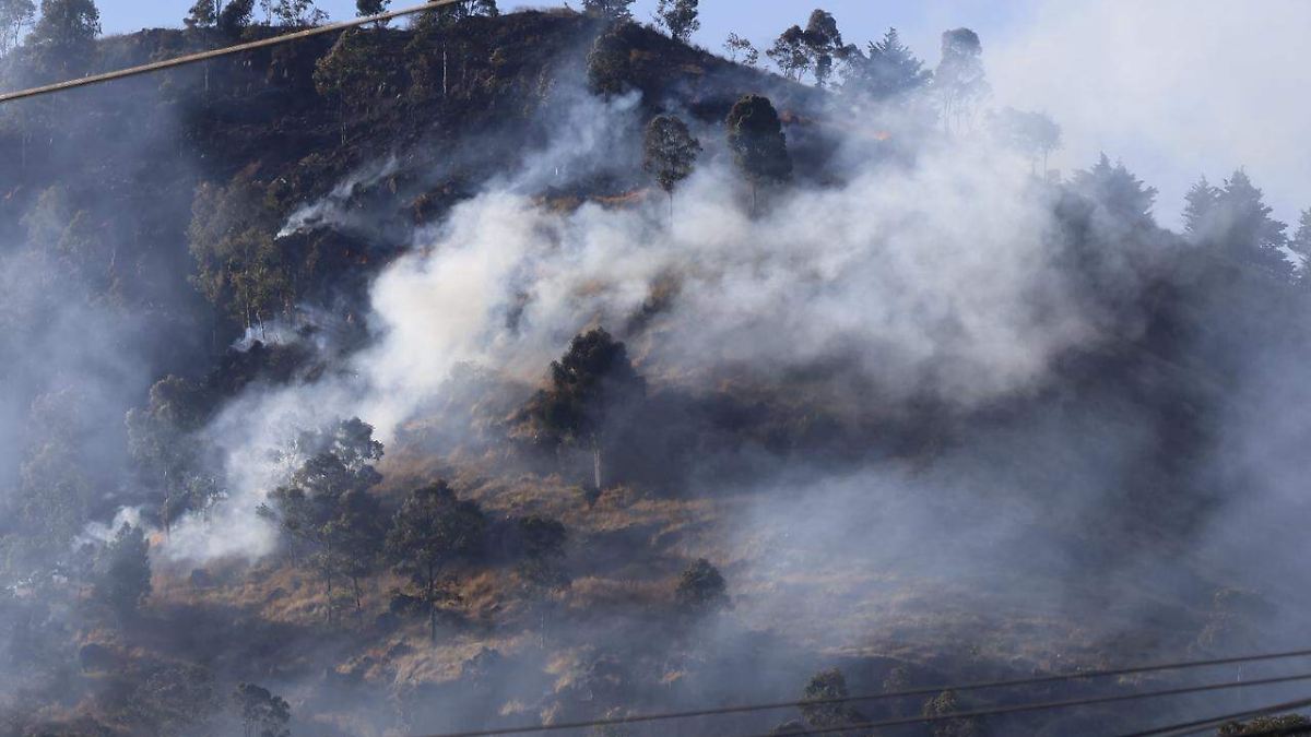 ¡Urgente! El incendio en el cerro de Santiago Miltepec enciende alarmas entre vecinos y autoridades