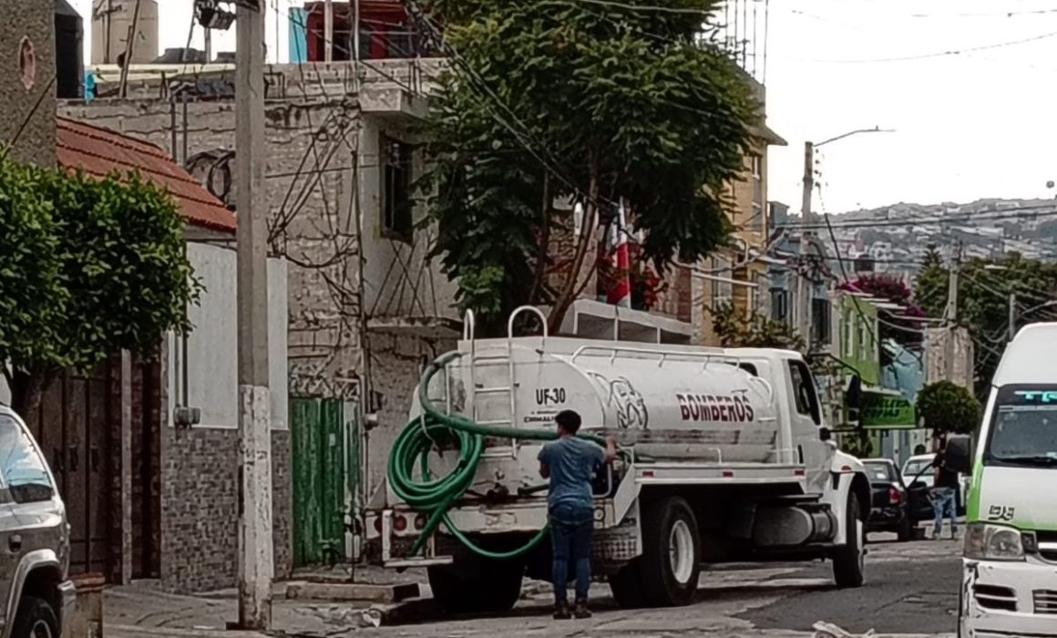 Vecinos de Chimalhuacán exigen mantenimiento a redes de agua y drenaje y mayor suministro