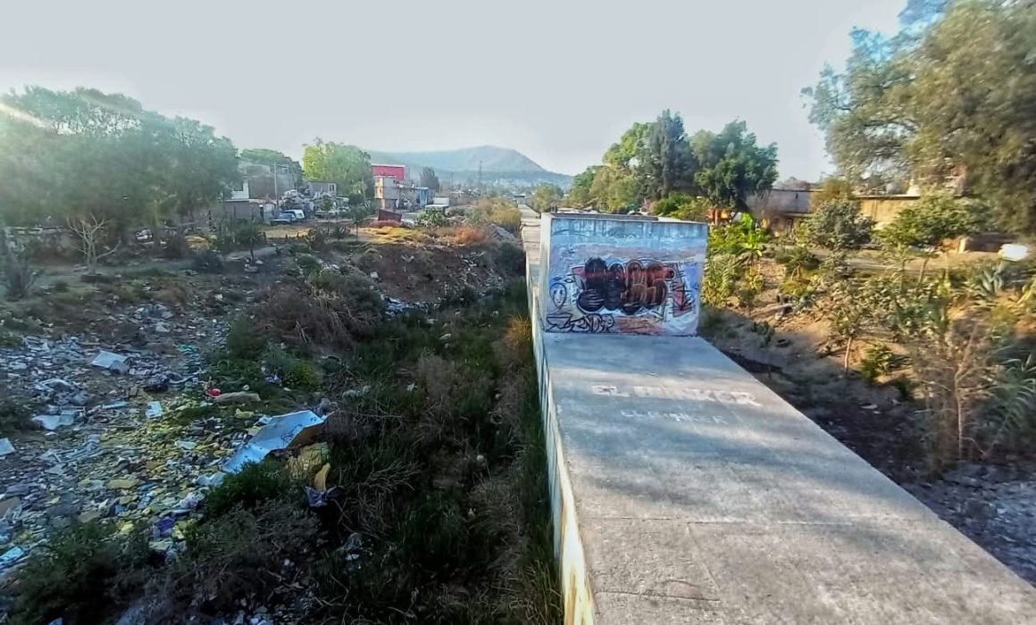 Vecinos de Ixtapaluca exigen aclarar el abandono del canal de la Compañía y su impacto ambiental