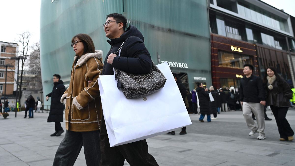 ¿Y si pagar por un condón fuera un incentivo para tener más hijos? La sorprendente estrategia de China contra la baja natalidad