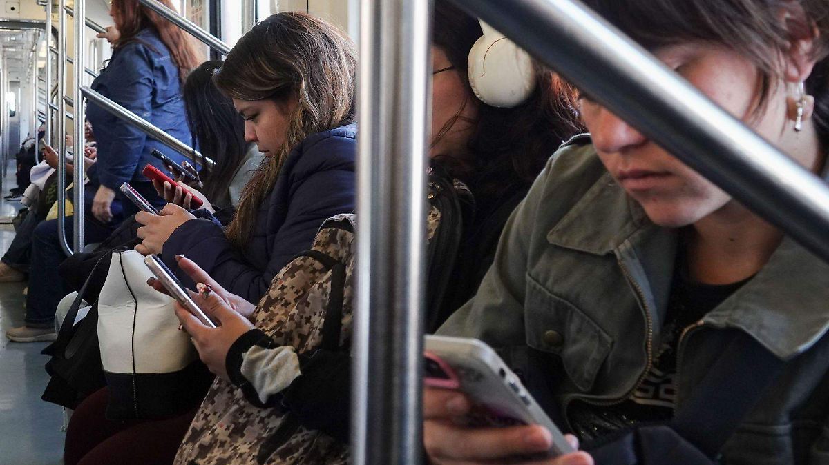 ¿Ya sabes cuándo y quiénes NO pueden registrar la línea de su celular en México? Esto te sorprenderá